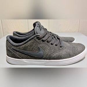 Nike Men's SB Solarsoft Charcoal Textured Sneakers